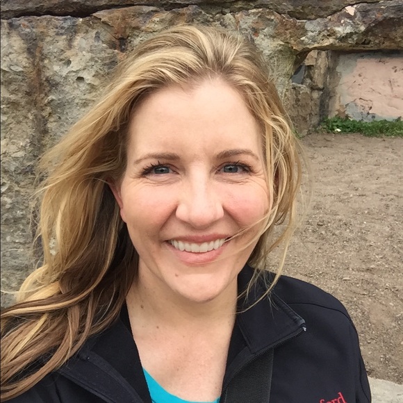 Meet your Posher, Nicole - Picture 1 of 1